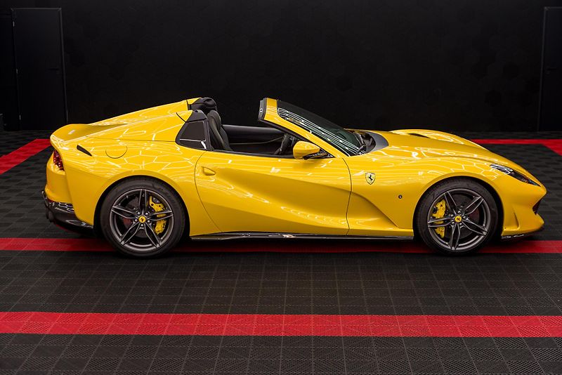 Ferrari 812 (2024) GTS-žlutá metalíza !! - fotka 1 z 18