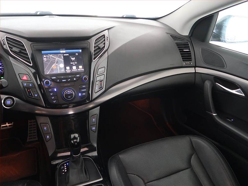 Hyundai i40 (2018) 1.7 CRDi, Automat, Navi - fotka 8 z 23