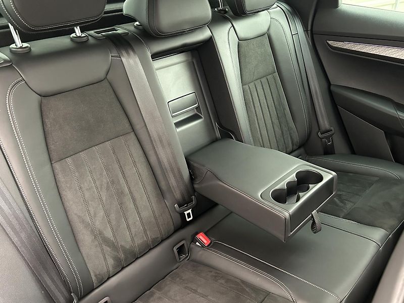 Škoda Karoq 1.5 TSI Top selection - fotka 9 z 28