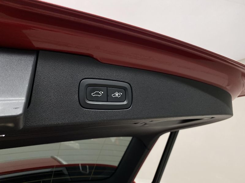 Volvo V60 CC B5 AWD PLUS AUT REZERVACE - fotka 33 z 59