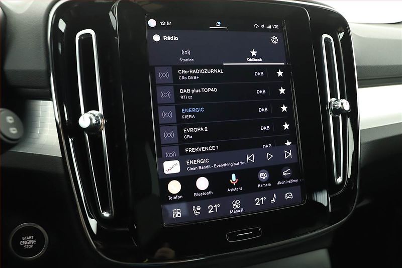 Volvo XC40 (2022) B3 - fotka 9 z 18