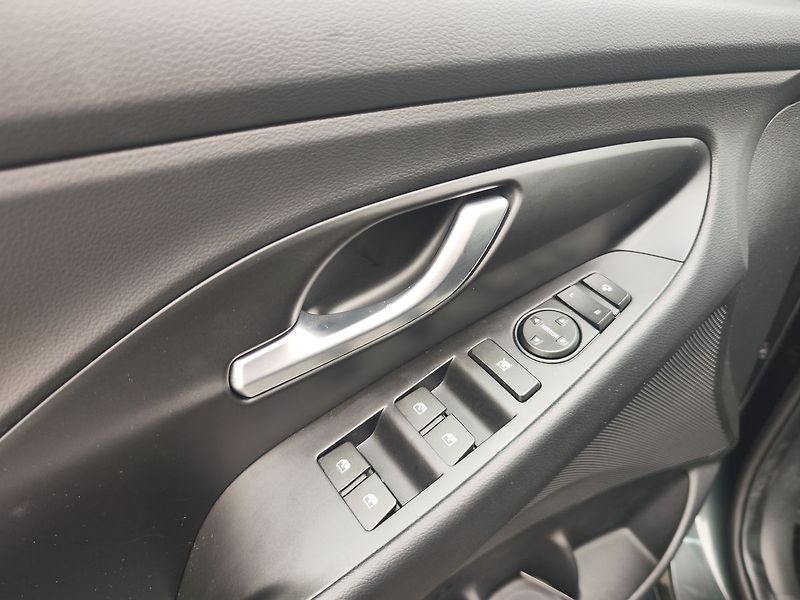 Hyundai i30 1.5 T-GDI/103kW N-Line DCT - fotka 33 z 35