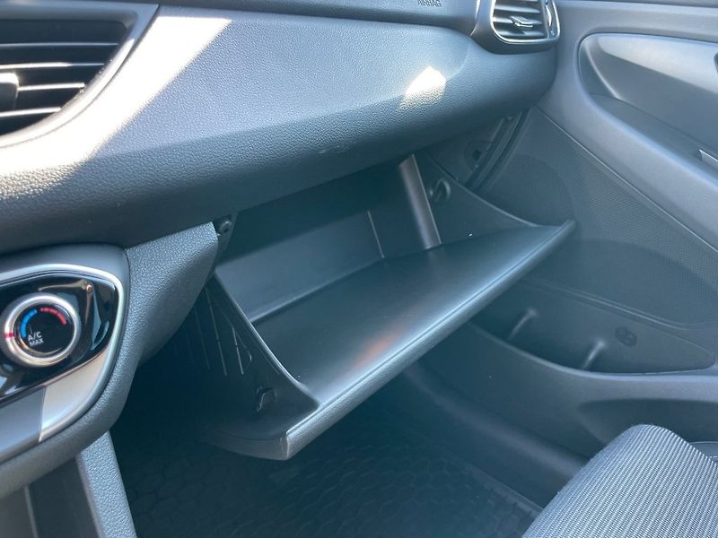 Hyundai i30 1,0 T-GDi Family Comfort, ČR - fotka 30 z 34