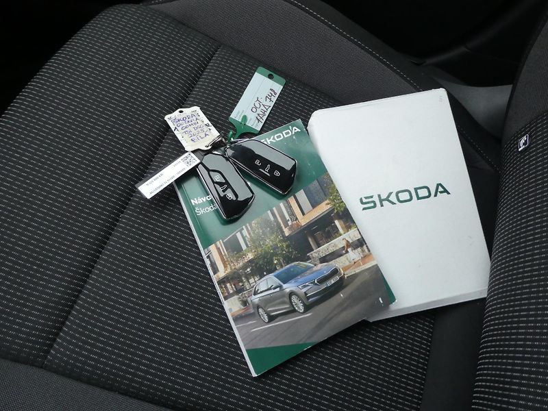 Škoda Octavia Kombi 2,0TDi 110kW automat  - fotka 12 z 15