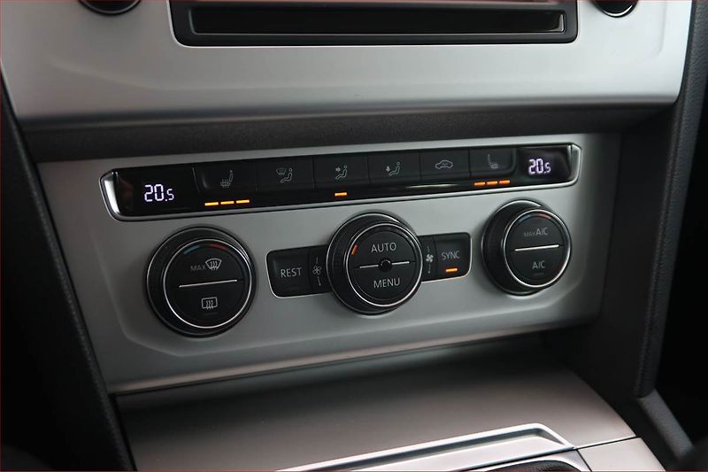 Volkswagen Passat (2015) 1.6 TDI, Navi, Tempomat - fotka 12 z 17