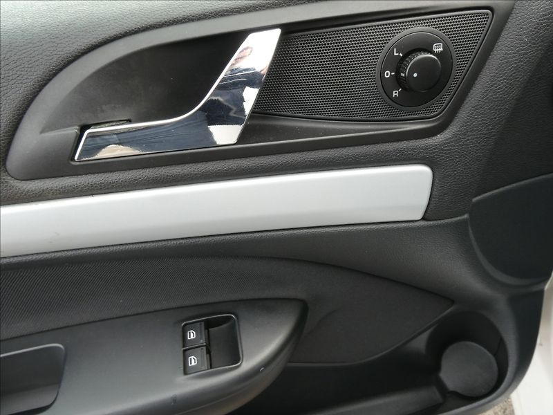 Škoda Octavia 1,6 TDi 77kW 2x kola, závěs - fotka 23 z 30