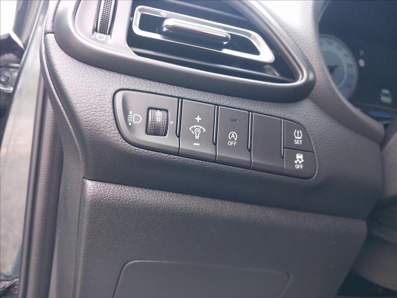 Hyundai i30 1,0 T-GDI FL DCT STYLE - fotka 14 z 21