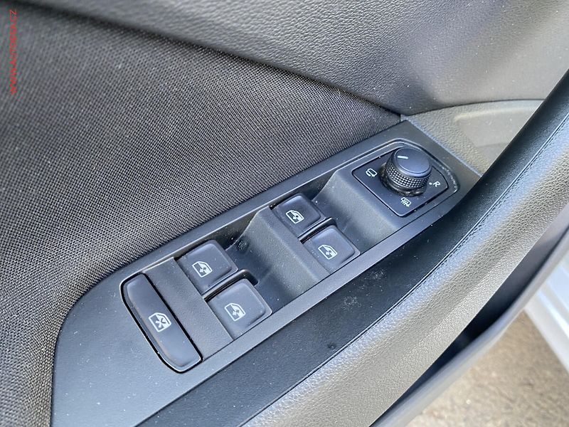 Škoda Kamiq (2020) 1.0 TSi, Ambition - fotka 13 z 18