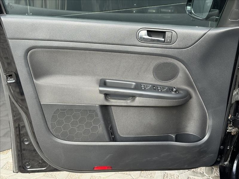 Volkswagen Golf Plus 2,0 TDI 100kW Style DSG - fotka 25 z 36