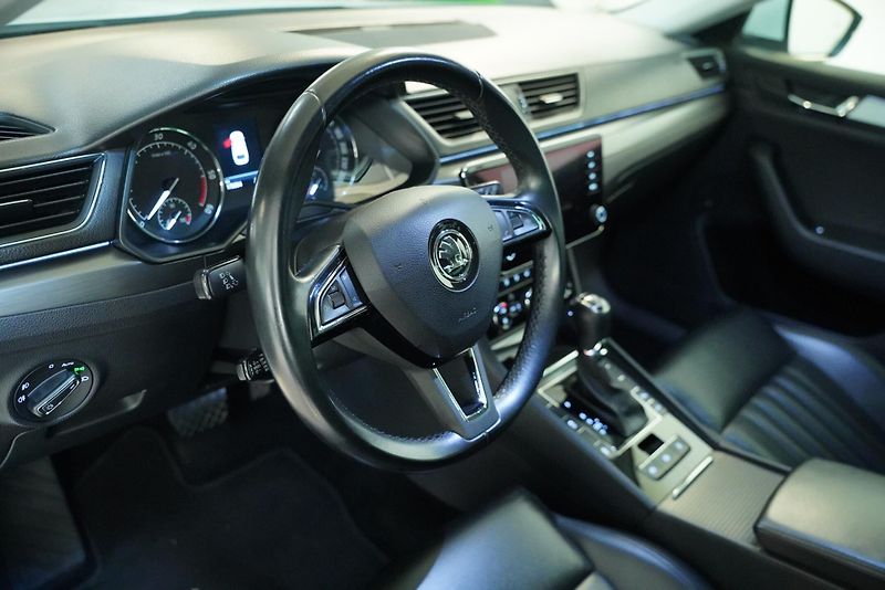 Škoda Superb - fotka 14 z 28