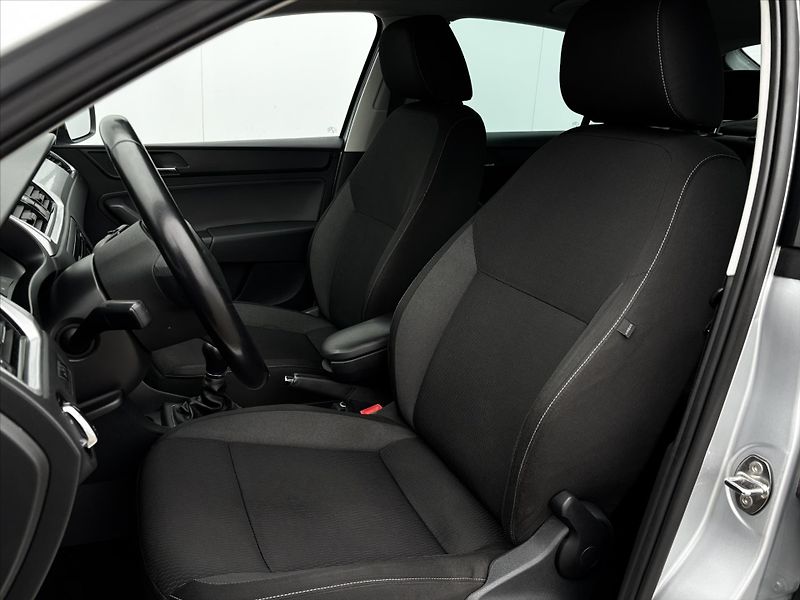 Škoda Rapid 1.2 TSi AUT.KLIMA ČR SERVIS.KN - fotka 10 z 18