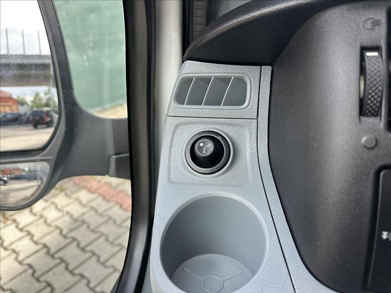 Ford Transit 2,2 TDCI obytná vestavba - fotka 22 z 32