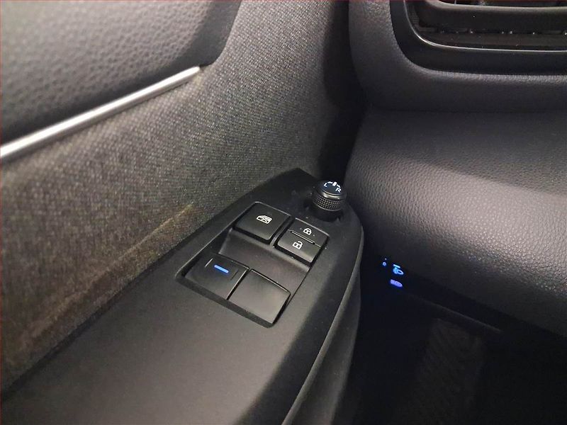 Toyota Yaris (2021) 1.5 Hybrid, Automat, ČR,1.maj - fotka 16 z 16
