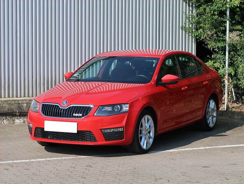 Škoda Octavia (2013) RS 2.0 TDI, Serv.kniha, Xenony - fotka 2 z 19