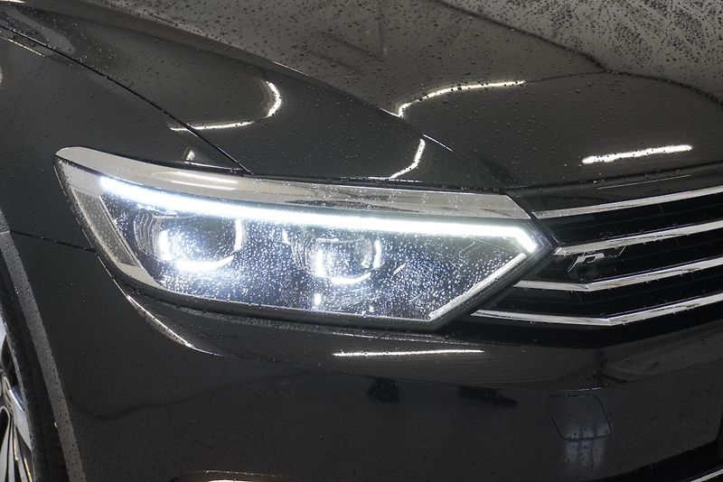 Volkswagen Passat 2,0 TSI 162kW DIGITAL, AUTOMAT - fotka 10 z 28