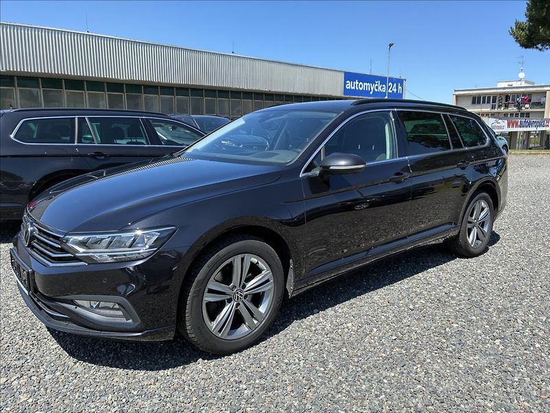 Volkswagen Passat 2,0 KAMERA 360,KEYLESS,VIRTUAL - fotka 2 z 31