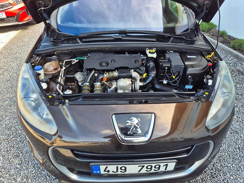 Peugeot 308 (2013) 1.6HDi Xenony , TZ , Nová STK - fotka 30 z 32