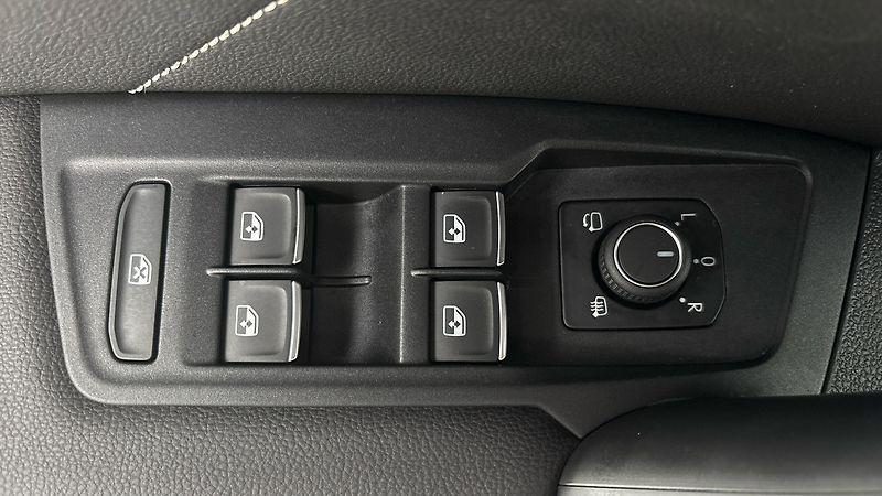 Volkswagen Tiguan 1.4 TSI PHEV DSG R-Line - fotka 21 z 33