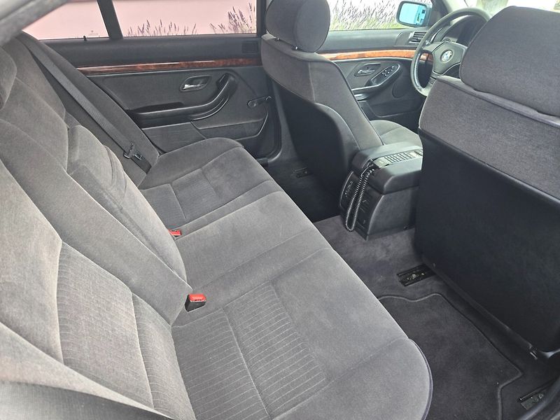 BMW Řada 5 (1997) 2.0 i Serviska - fotka 16 z 25
