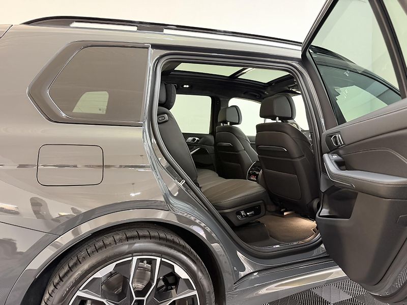 BMW X7 BMW X7 xDrive40d M-Sport  - fotka 46 z 50