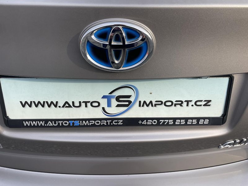 Toyota Auris 1.8i 16v HYBRID AUT NAVI CAM!! - fotka 35 z 166