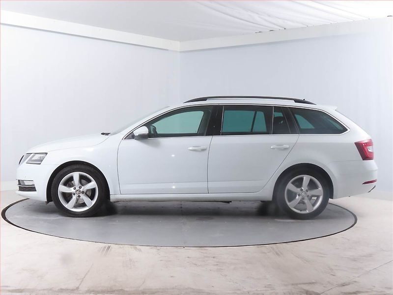 Škoda Octavia (2018) Ambition Plus 1.5 TSI, Navi - fotka 3 z 17
