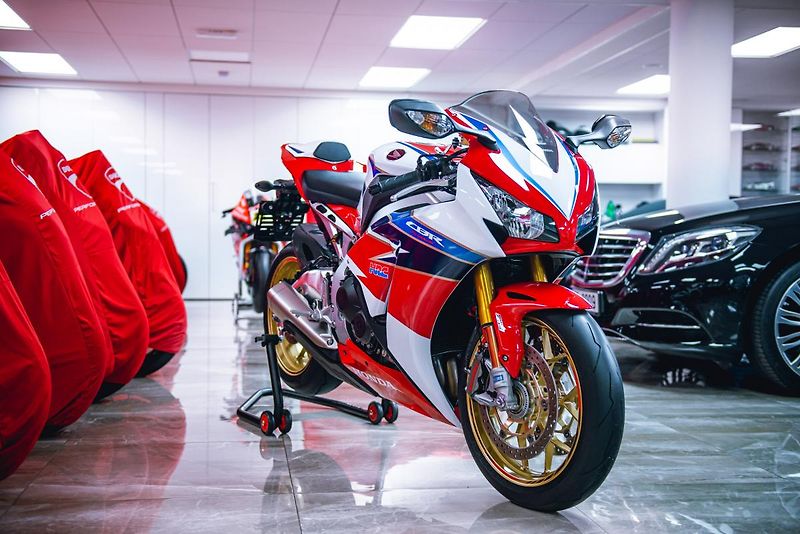 Honda CBR 1000 RR SP 1 MAJITEL  - fotka 4 z 40