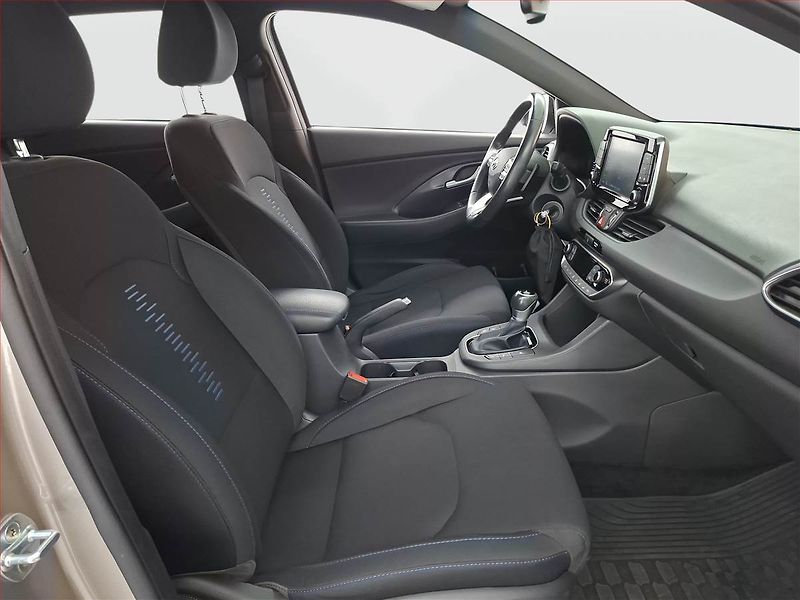 Hyundai i30 (2019) 1.4 T-GDI, Automat, Serv.kniha - fotka 9 z 23