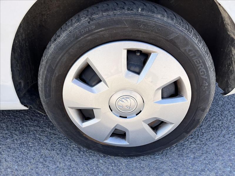 Škoda Rapid 1,6 TDi 66KW KLIMA STK 6/28 - fotka 31 z 32