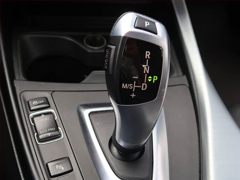 BMW Řada 2 (2017) 218d, Automat, Serv.kniha - fotka 13 z 21