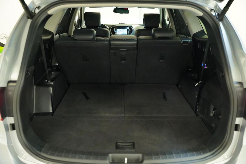 Hyundai Grand Santa Fe - fotka 28 z 29