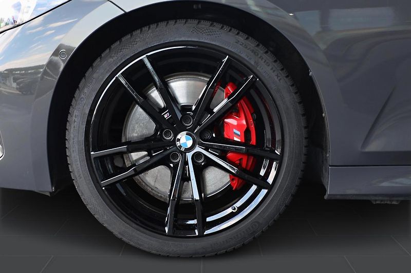 BMW Řada 3 330d xDrive Sedan - fotka 7 z 17