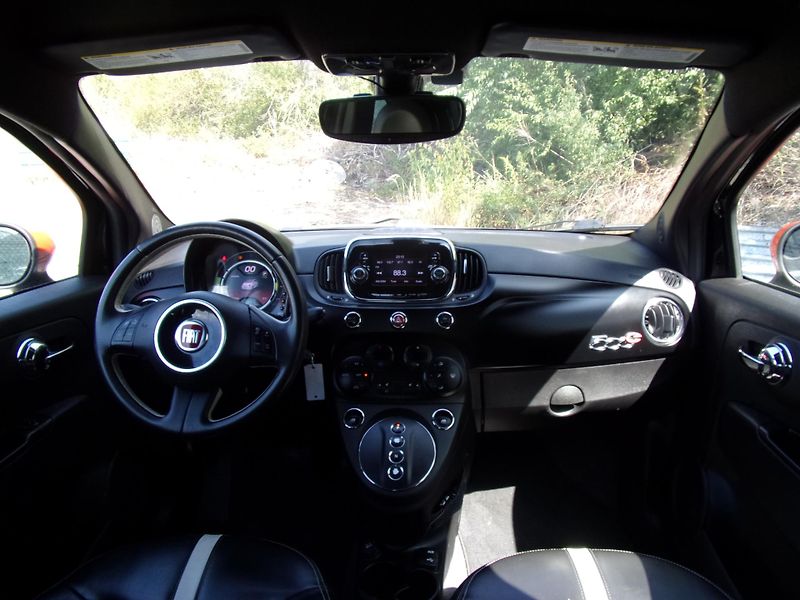 Fiat 500e (2016) 24kWh 83kW SYMPATICKÉ VYBAVENÉ - fotka 10 z 18