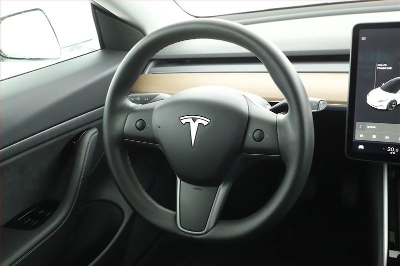 Tesla Model 3 (2020) Std Range Plus 52kWh, SoH 84% - fotka 14 z 17