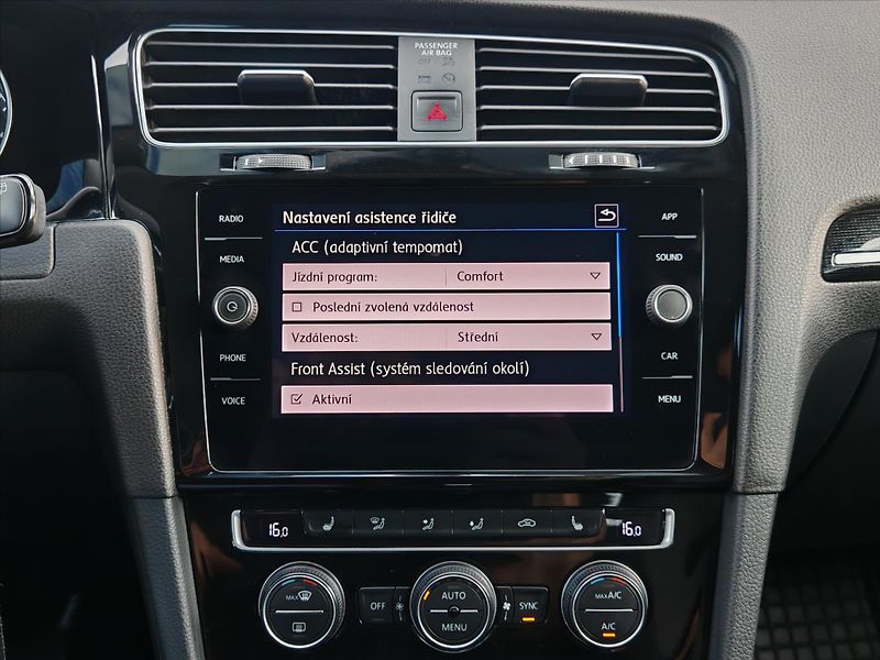 Volkswagen Golf 1,5   Variant Highline 1,5TDI - fotka 19 z 28