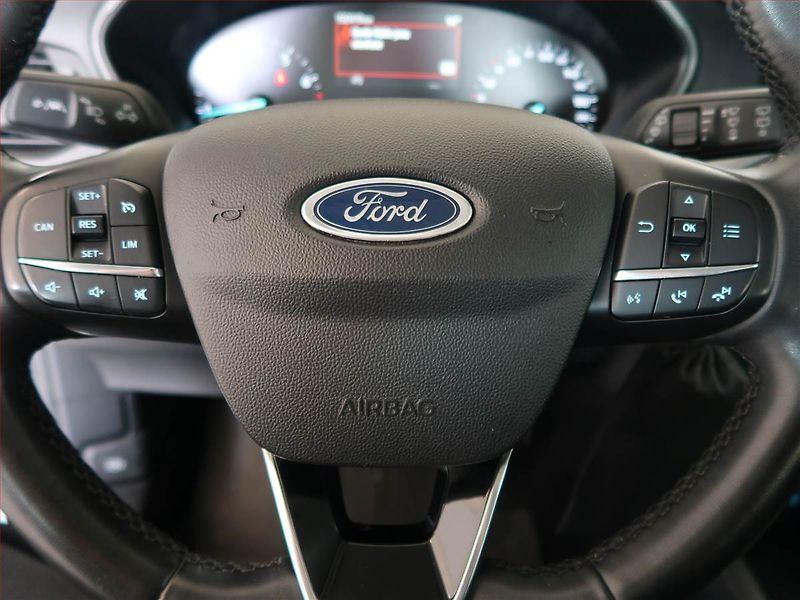 Ford Focus (2022) 1.0 EcoBoost, Tempomat - fotka 16 z 18