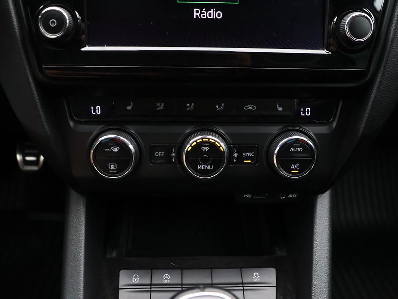 Škoda Octavia 2,0 TDI 135kW Xenon RS - fotka 21 z 31