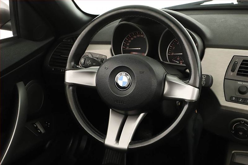 BMW Z4 (2004) 2.2i - fotka 8 z 13