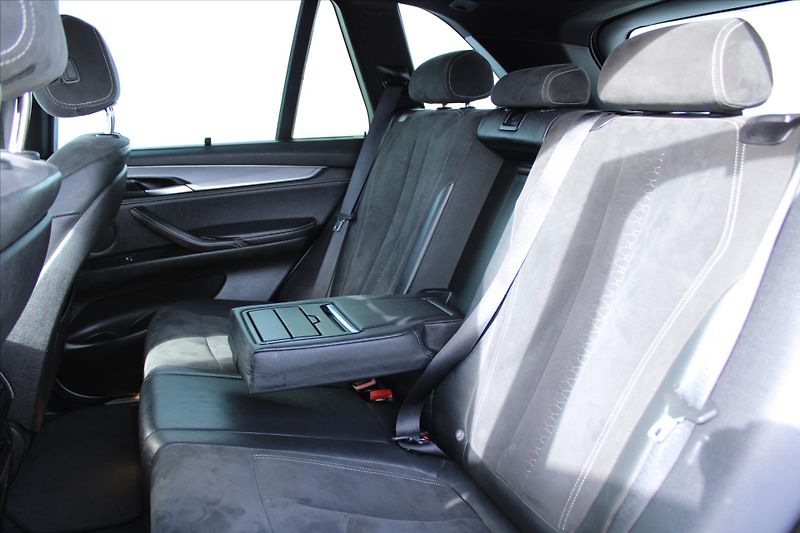 BMW X5 xDrive 30d 190kW M PAKET ČR - fotka 10 z 28