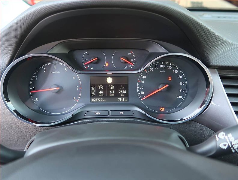 Opel Crossland X (2018) 1.2 Turbo, Tempomat - fotka 11 z 16