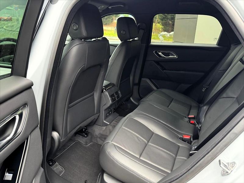 Land Rover Range Rover Velar 2,0 D200 DYNAMIC SE AWD - fotka 28 z 33
