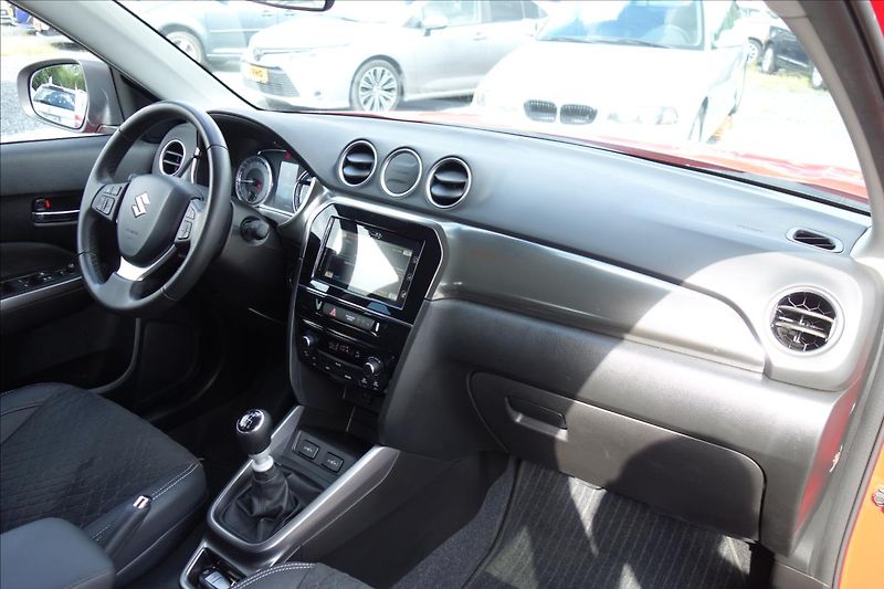 Suzuki Vitara 1,4 BJet,ČR,SERV.KN.,ELEGANCE. - fotka 13 z 40