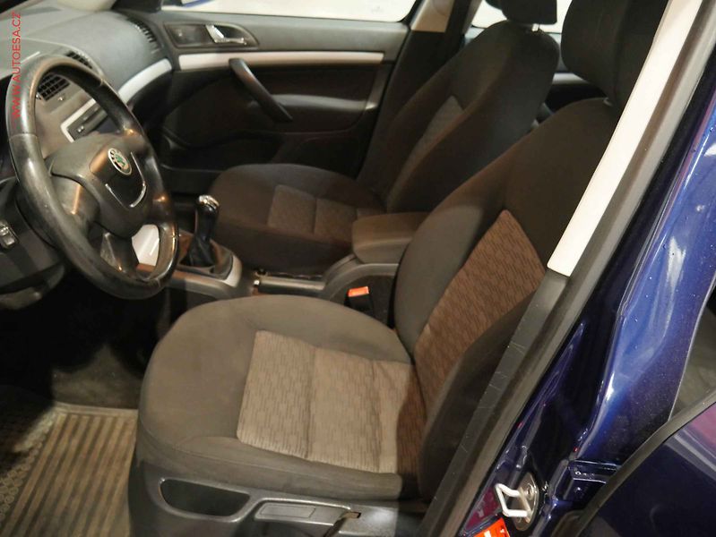 Škoda Octavia (2010) 1.6TDi, Ambiente - fotka 9 z 15
