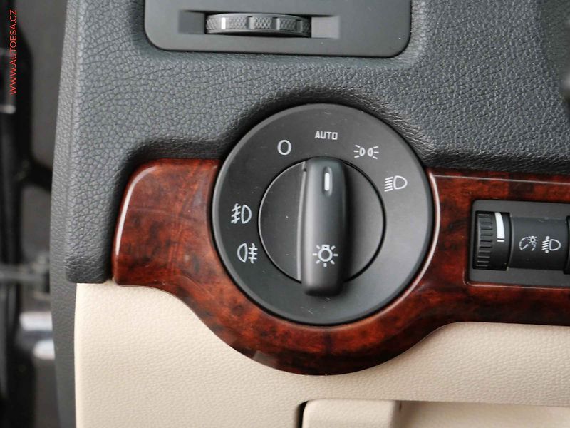 Škoda Octavia (2009) 1.4 TSi, ČR, Elegance, TZ - fotka 15 z 19