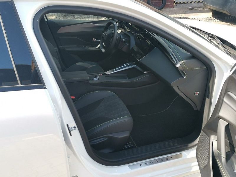 Peugeot 308 SW GT Plugin HYBRID 225 e-EAT8 - fotka 4 z 11