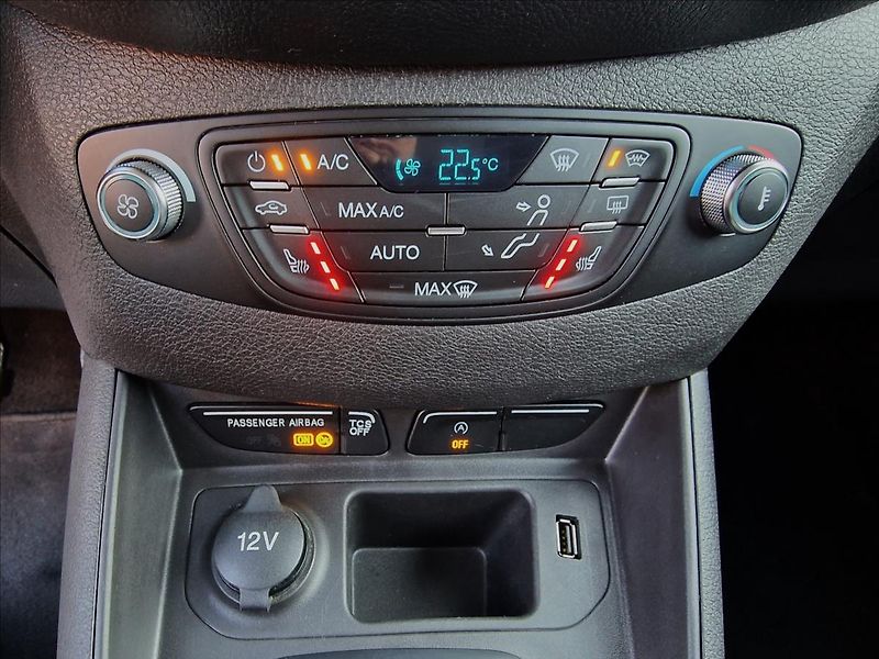 Ford Tourneo Courier 1.5TDCi 74kW Trend,ČR,1.Maj. - fotka 31 z 50