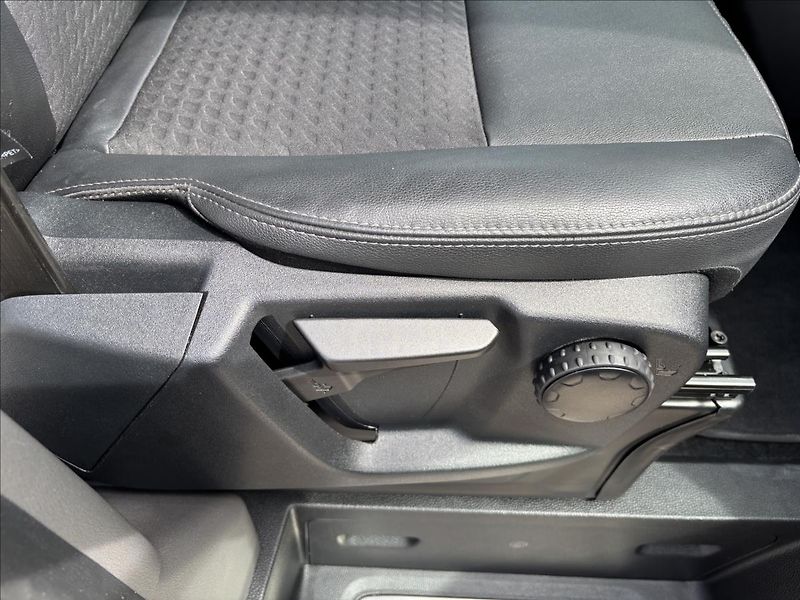 Ford Tourneo Custom 2,0 EcoBlue Titanium X 136kW - fotka 23 z 45