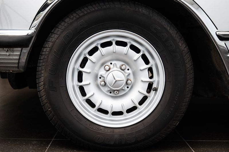 Mercedes-Benz SL - fotka 15 z 18