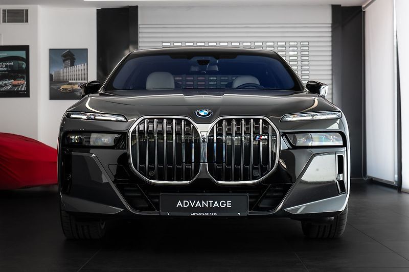 BMW Ostatní M70 xDrive Bower&Wilkins Diamo - fotka 2 z 23