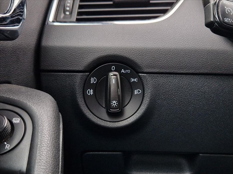 Škoda Octavia 2,0 TDI DSG KLIMA VÝHŘEV DIGI - fotka 33 z 34